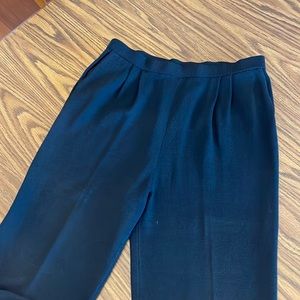 Blk St John Basic Santana knit pleated pants